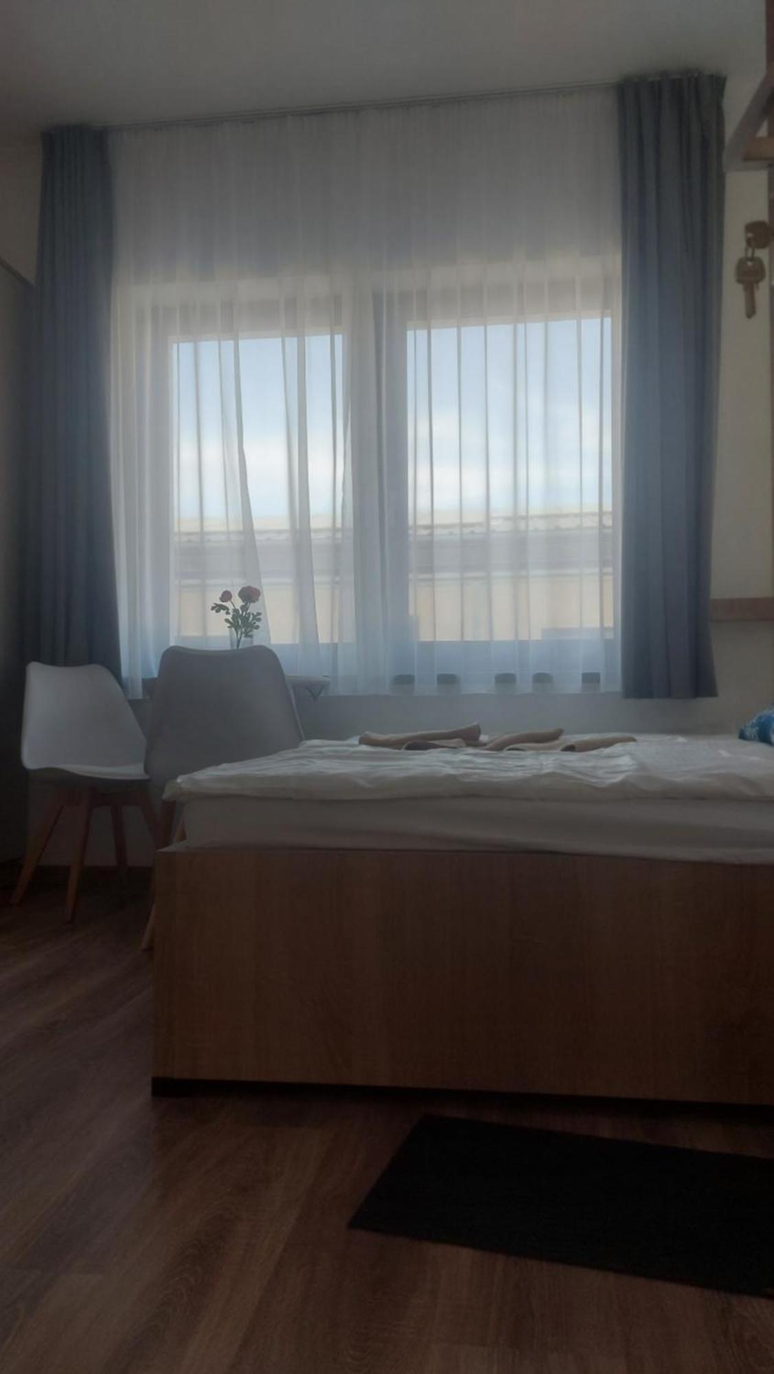 Csaladi Kikoeto Apartman Gyula Ngoại thất bức ảnh