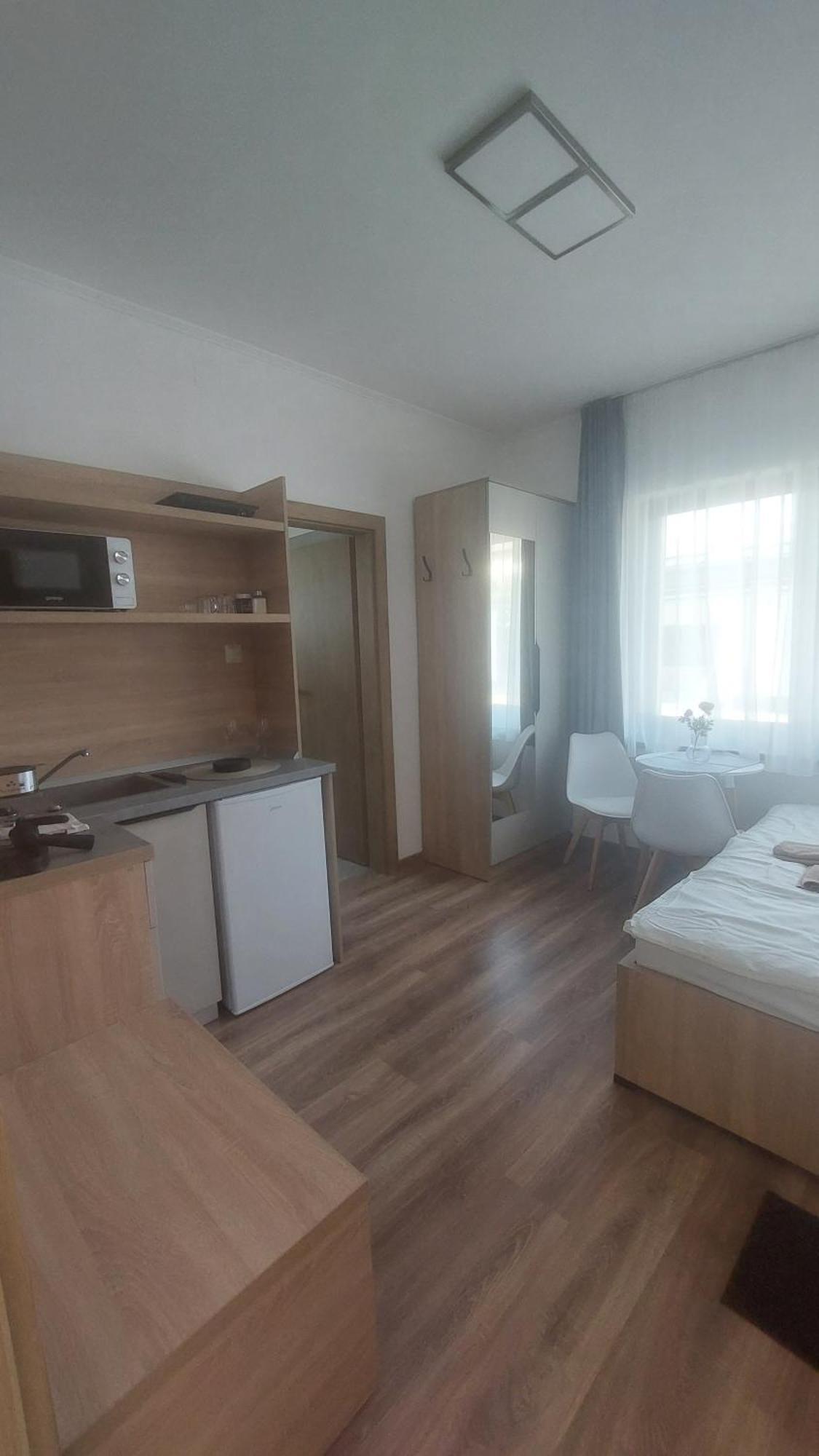 Csaladi Kikoeto Apartman Gyula Ngoại thất bức ảnh