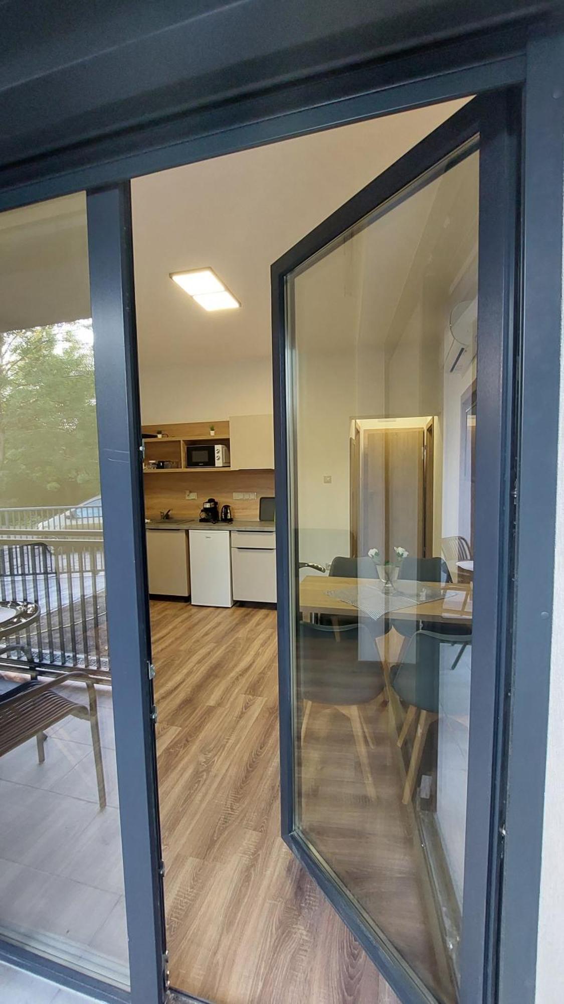 Csaladi Kikoeto Apartman Gyula Ngoại thất bức ảnh