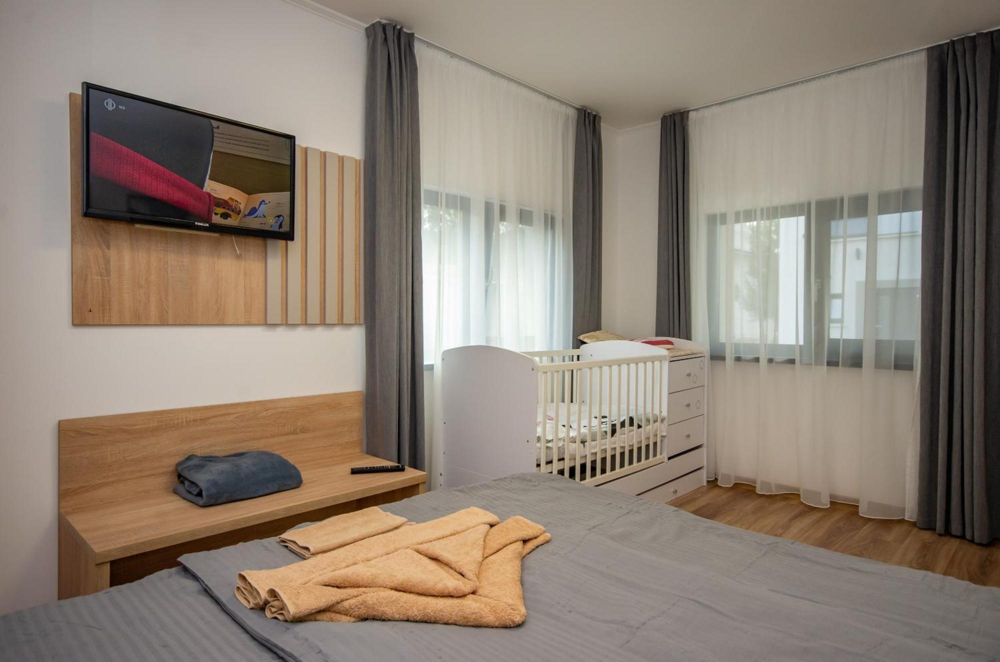 Csaladi Kikoeto Apartman Gyula Ngoại thất bức ảnh