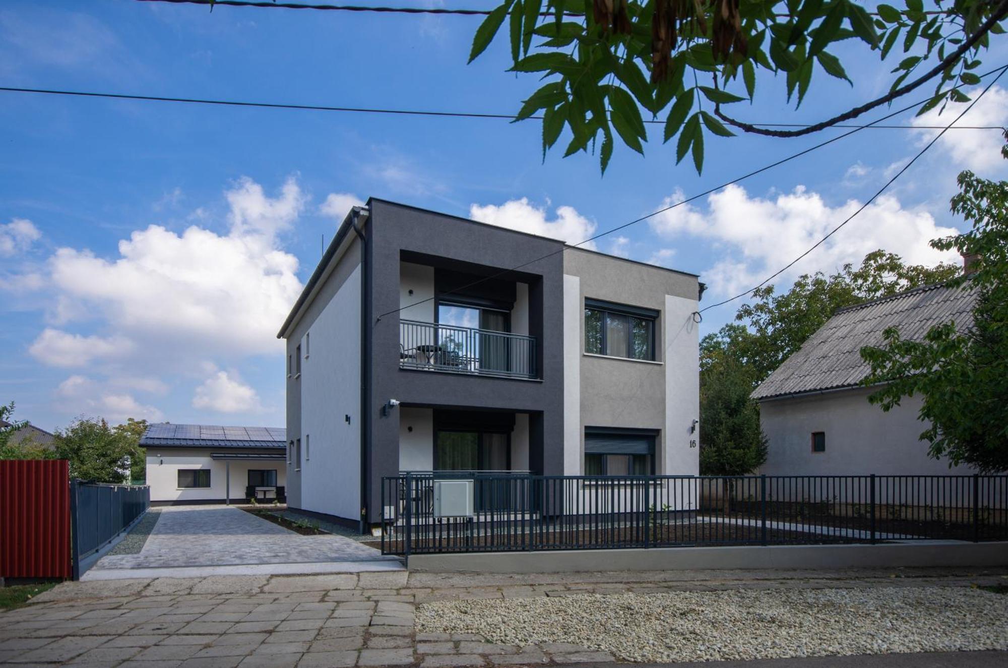 Csaladi Kikoeto Apartman Gyula Ngoại thất bức ảnh