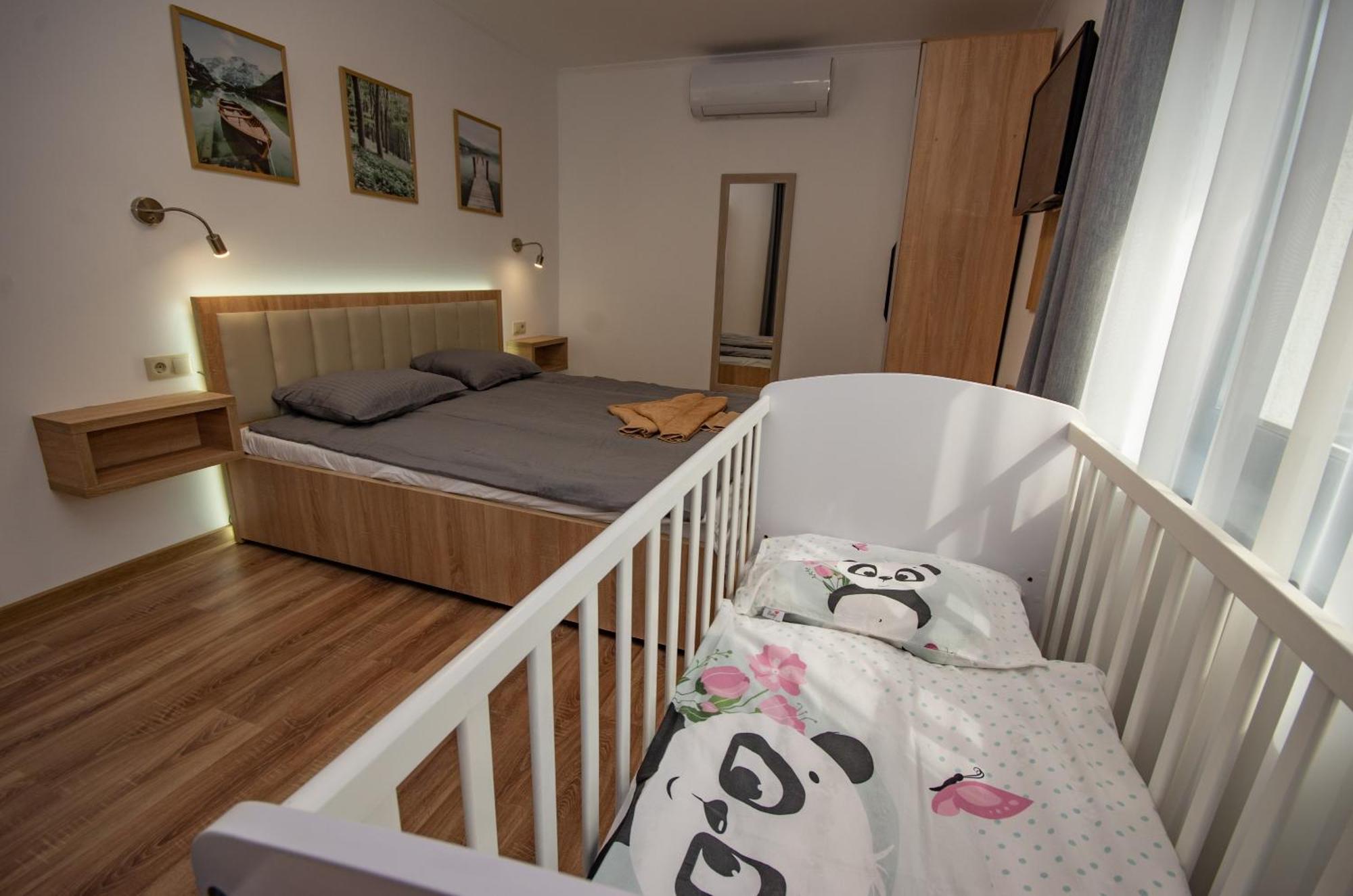 Csaladi Kikoeto Apartman Gyula Ngoại thất bức ảnh