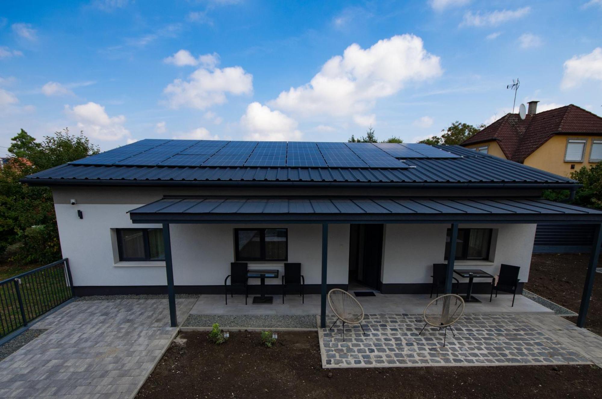 Csaladi Kikoeto Apartman Gyula Ngoại thất bức ảnh