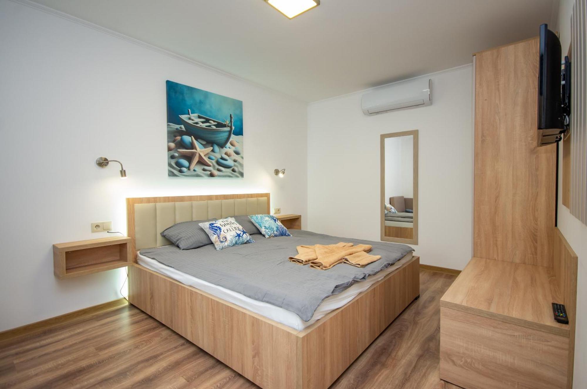 Csaladi Kikoeto Apartman Gyula Ngoại thất bức ảnh