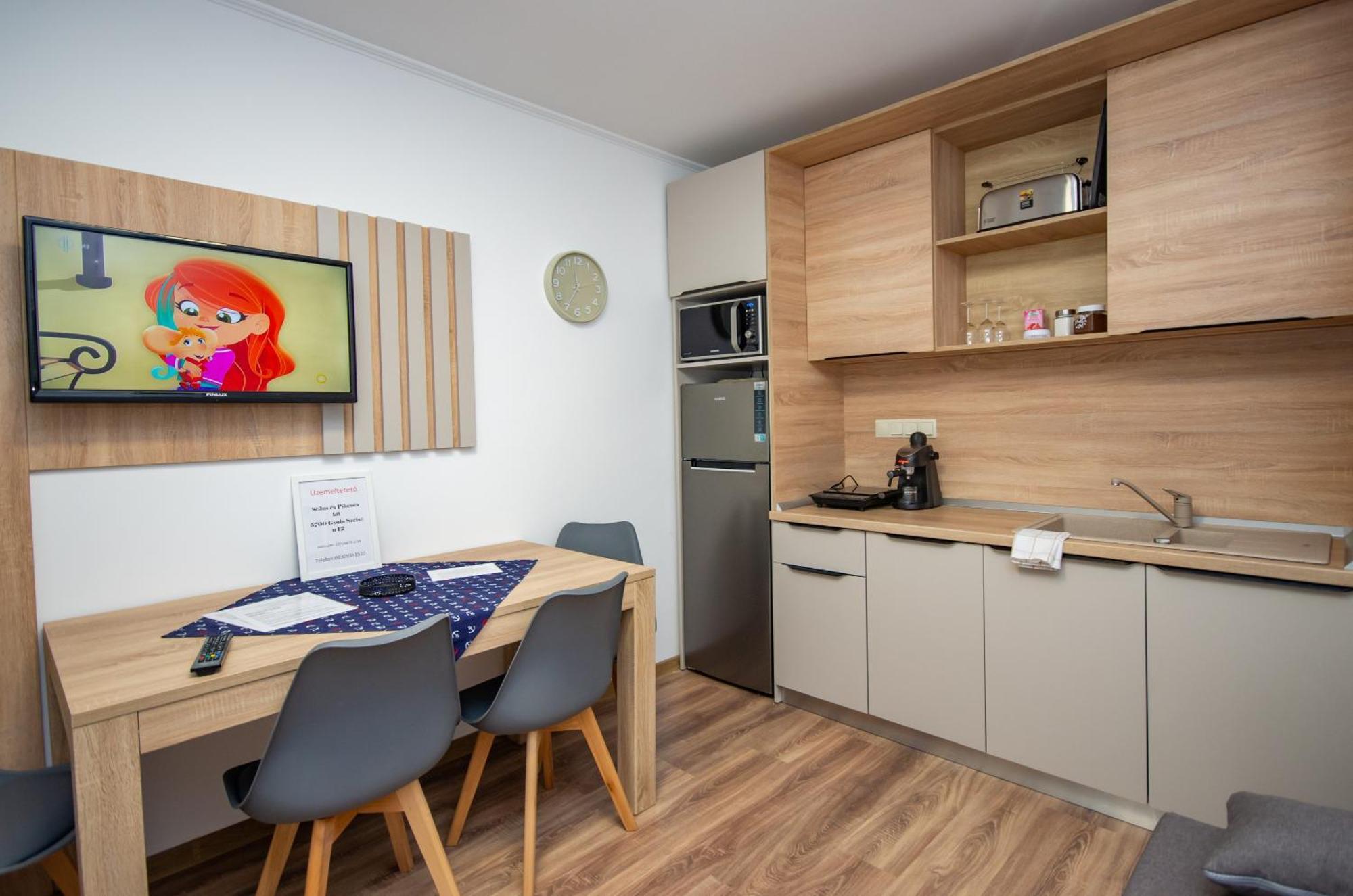 Csaladi Kikoeto Apartman Gyula Ngoại thất bức ảnh