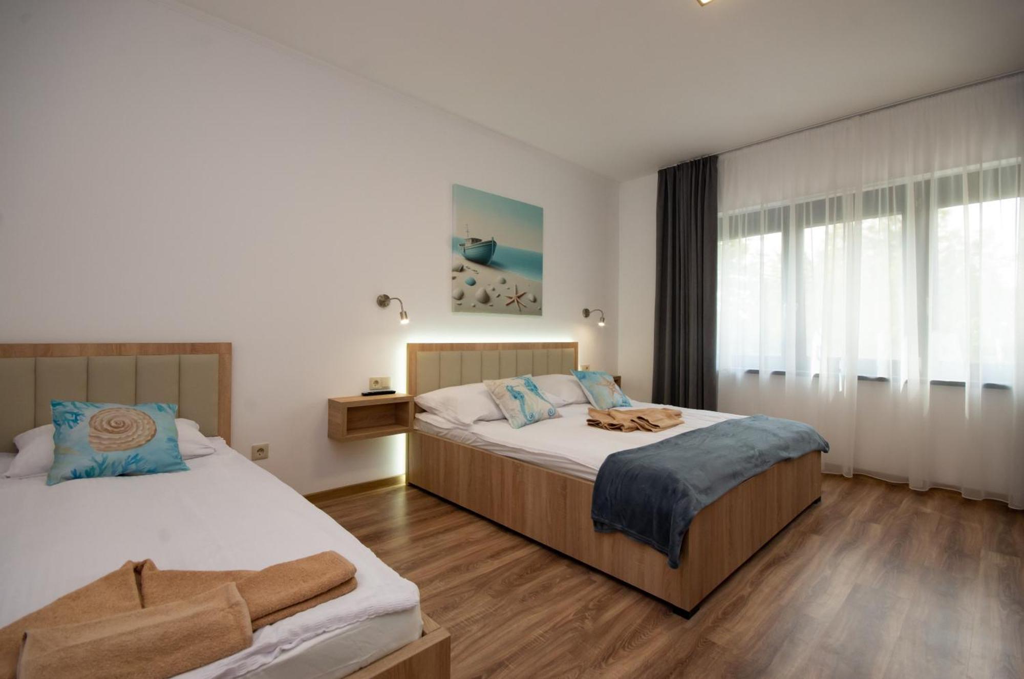 Csaladi Kikoeto Apartman Gyula Ngoại thất bức ảnh