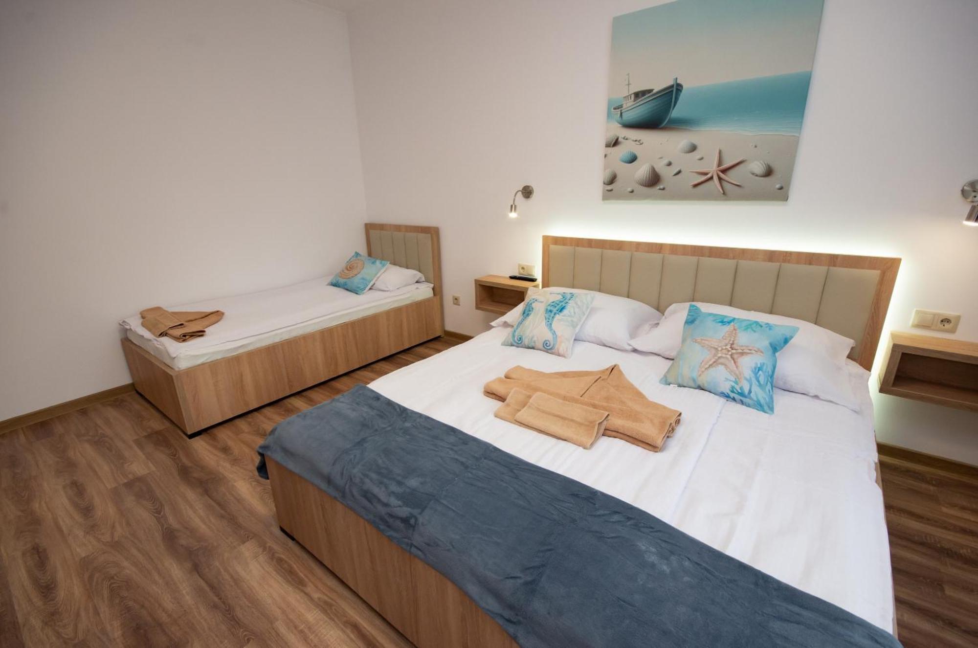 Csaladi Kikoeto Apartman Gyula Ngoại thất bức ảnh
