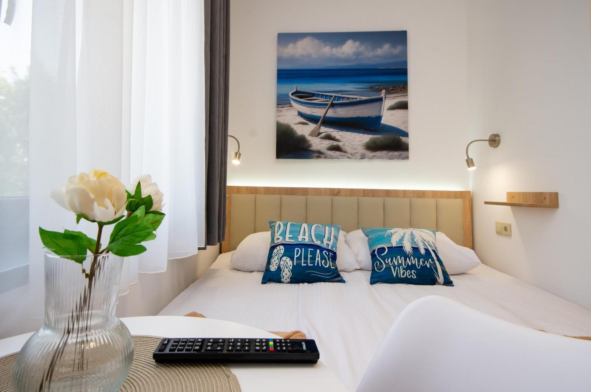 Csaladi Kikoeto Apartman Gyula Ngoại thất bức ảnh