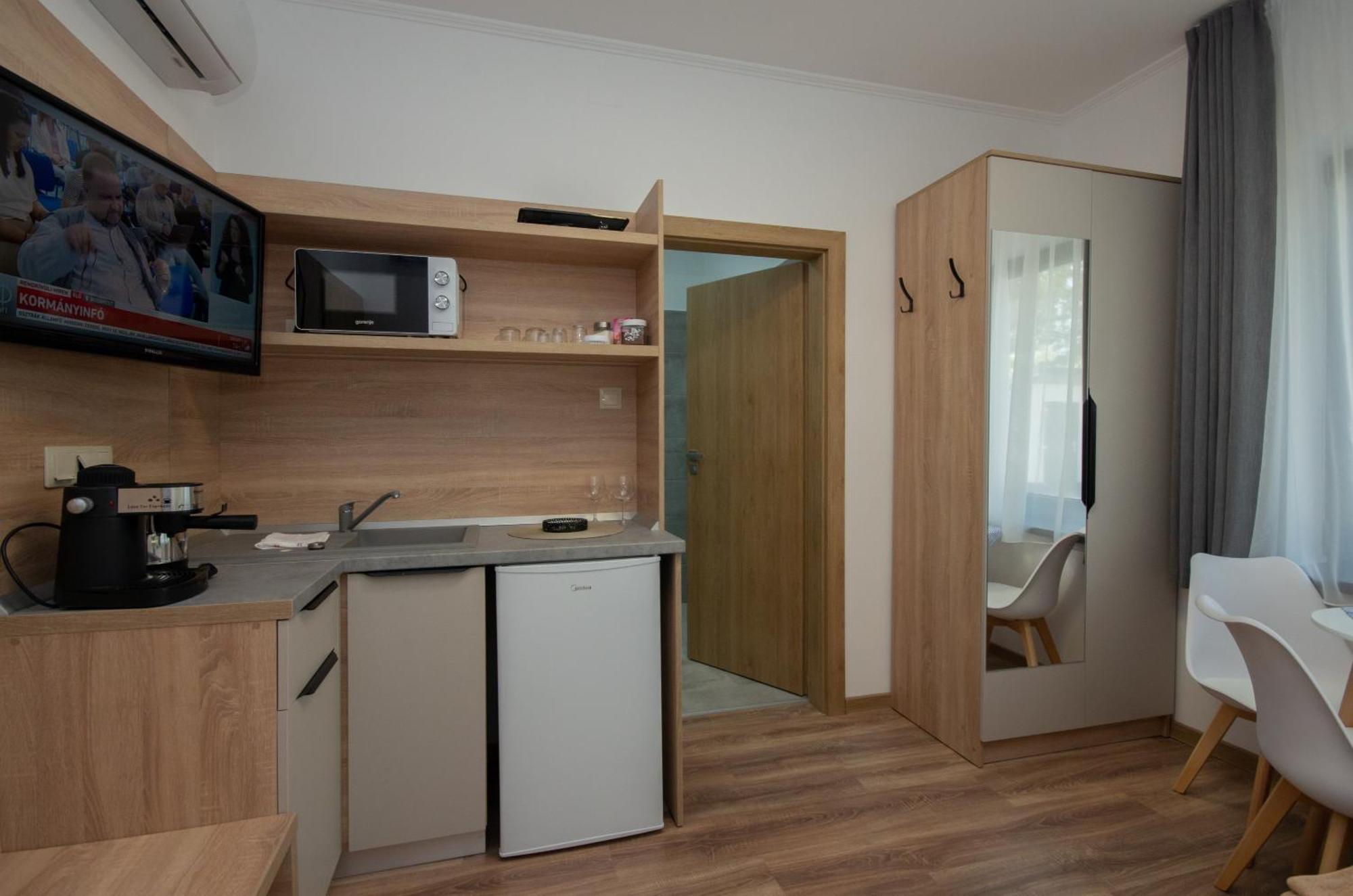 Csaladi Kikoeto Apartman Gyula Ngoại thất bức ảnh