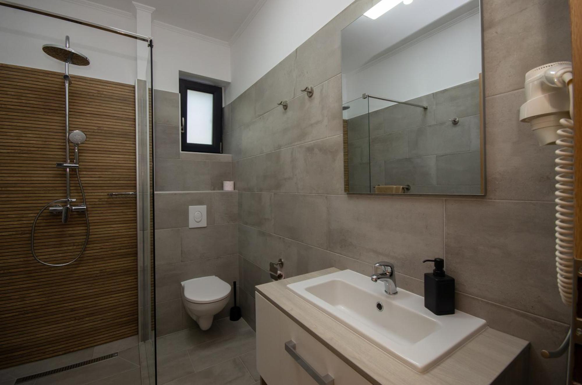 Csaladi Kikoeto Apartman Gyula Ngoại thất bức ảnh