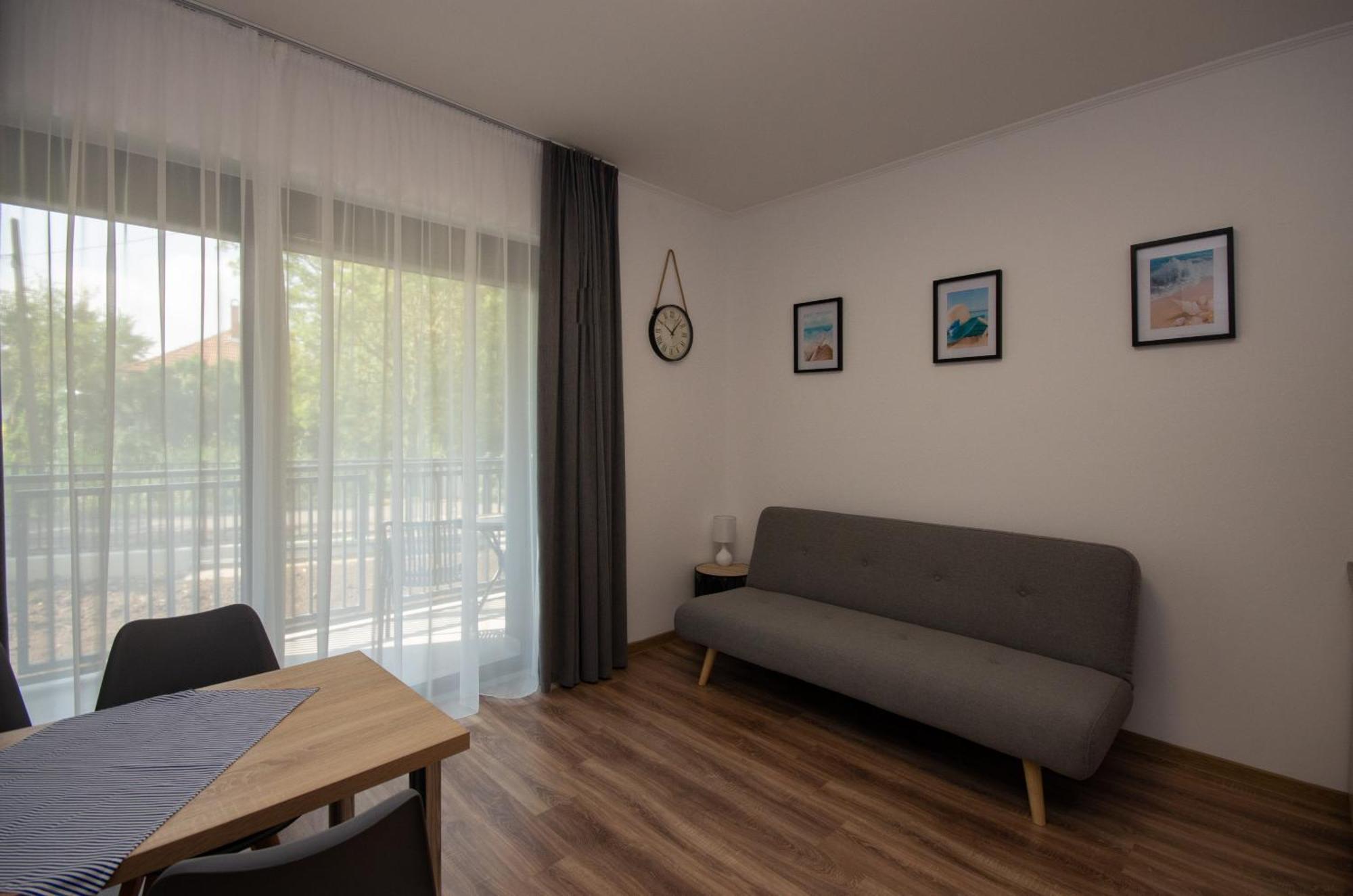 Csaladi Kikoeto Apartman Gyula Ngoại thất bức ảnh