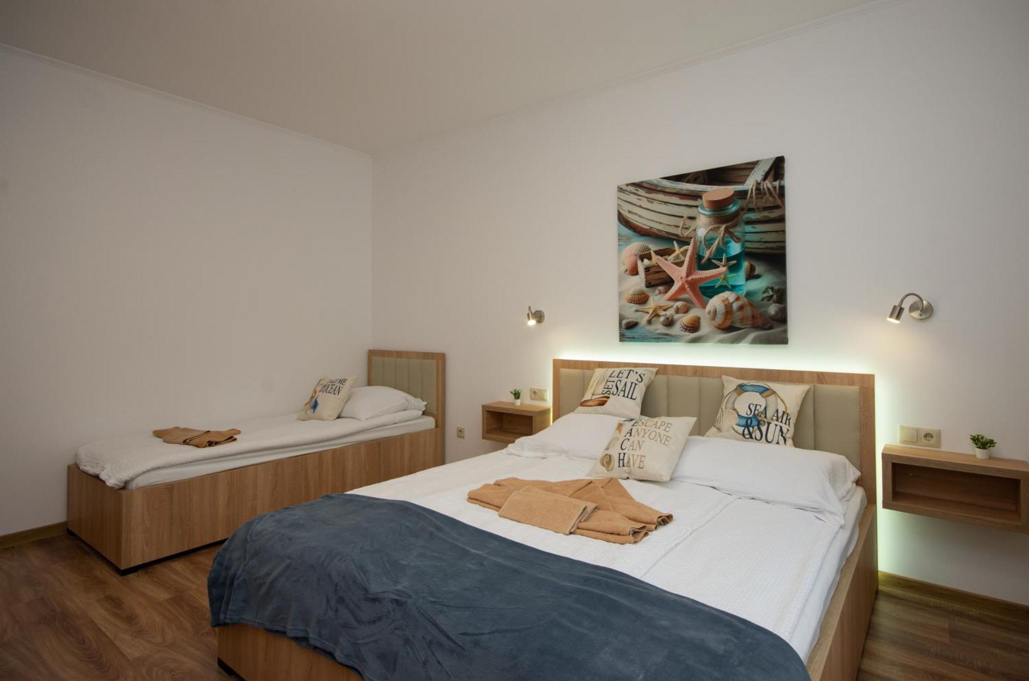 Csaladi Kikoeto Apartman Gyula Ngoại thất bức ảnh