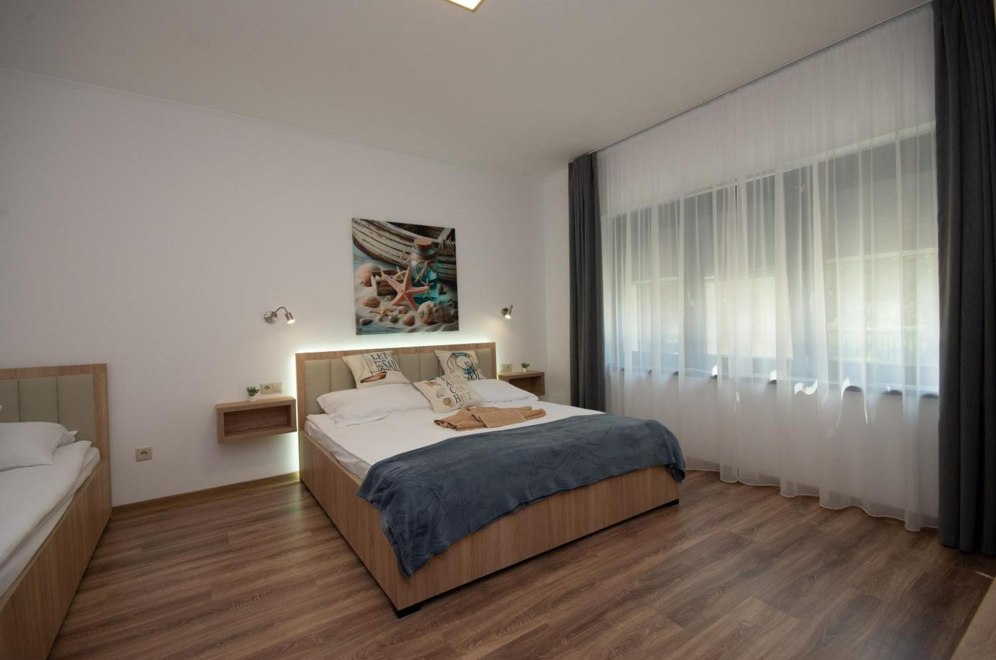 Csaladi Kikoeto Apartman Gyula Ngoại thất bức ảnh